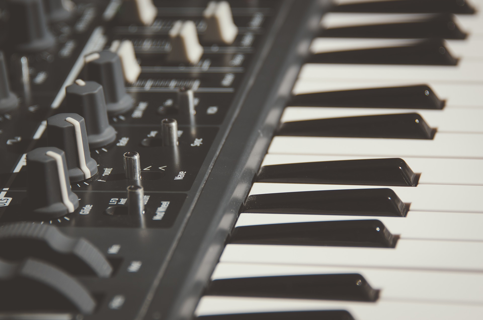 Electronic Keyboard 1867120 1920