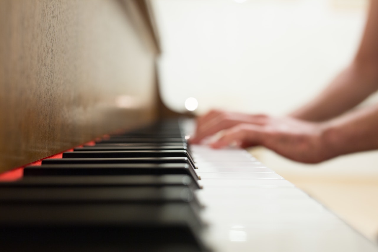 Någon som spelar piano